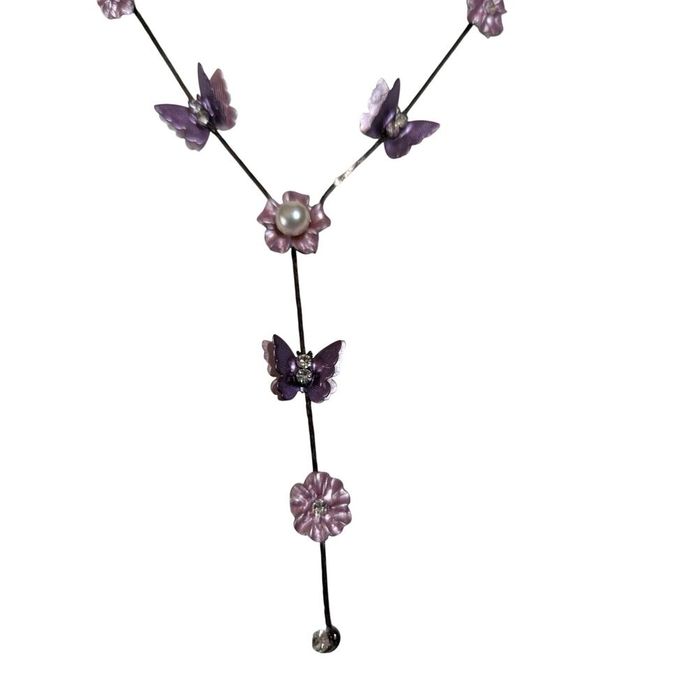 Vtge Purple /Lavender Butterflies and Flowers 1 Pearl 10 rhinestones Necklace